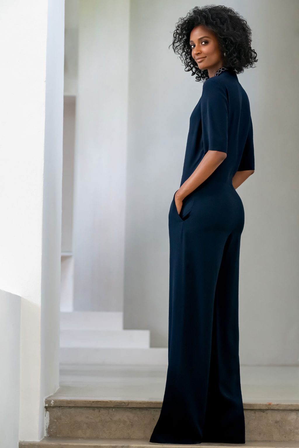 Jumpsuit dunkelblau Halbarm aus Viskose Crêpe, elegant, weites Bein